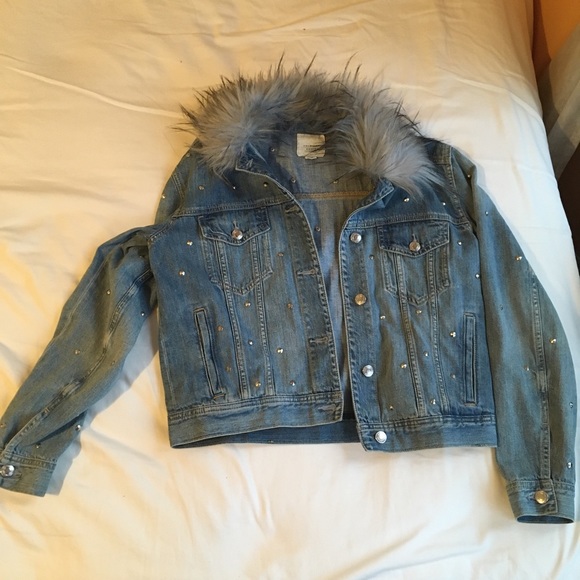 American Eagle Fur Collar Studded Jean Jacket AE - Picture 2 of 8